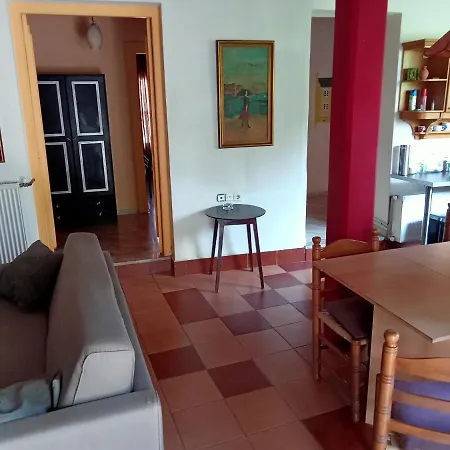 Cosy Villa With Garden Near The Beach In Greece