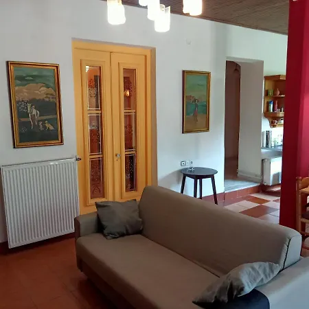 Vakantiehuis Cosy Villa With Garden Near The Beach In Greece