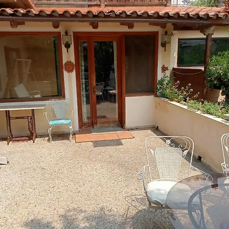 Cosy Villa With Garden Near The Beach In Greece Vakantiehuis *